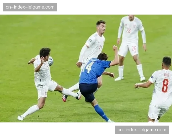 町田泽维亚客场闷平江原FC 相马勇纪任意球攻门偏离目标