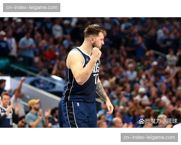 欧文左膝十字韧带撕裂赛季报销，独行侠后场双核仅剩东契奇